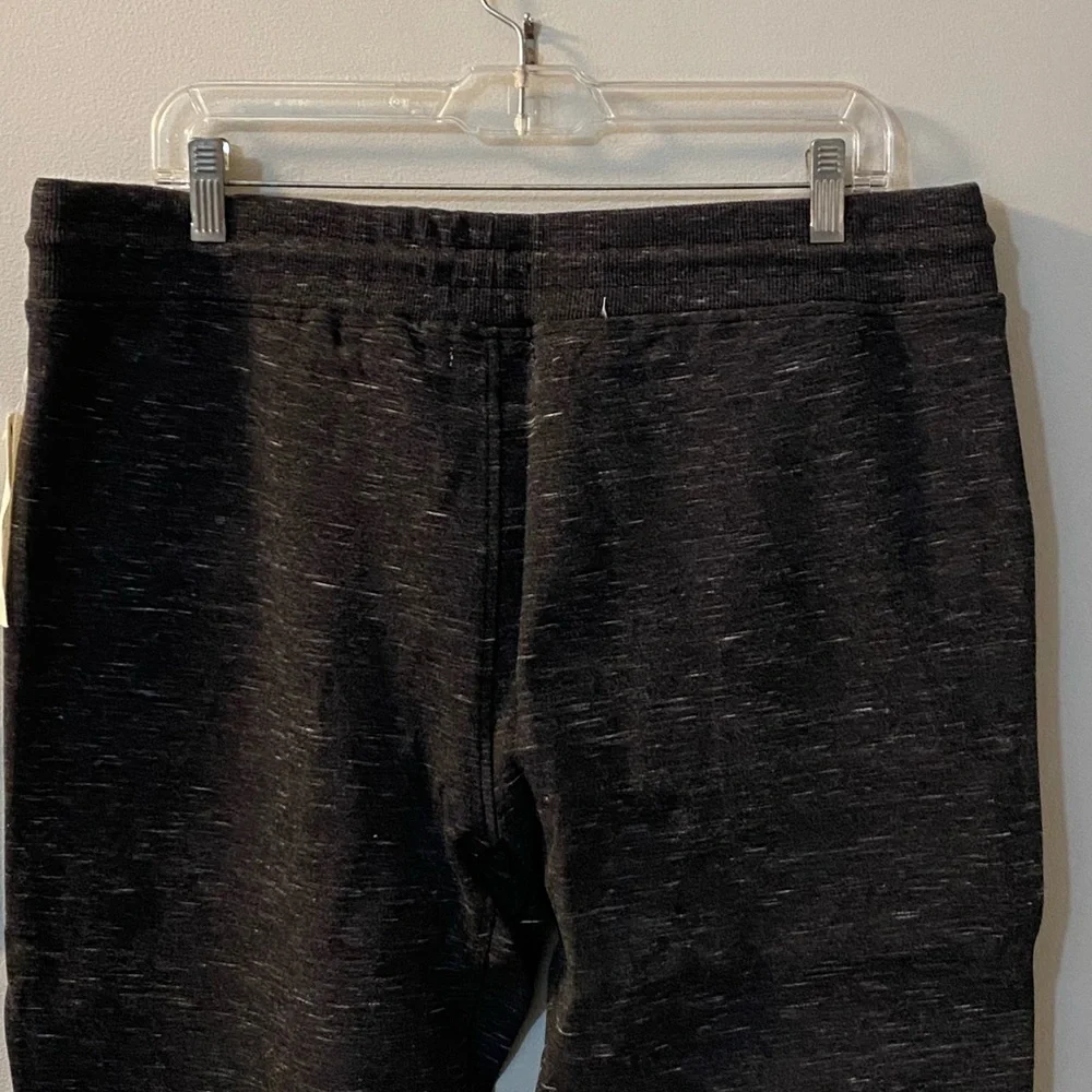Rebel Canyon charcoal heather joggers size large. Pockets with tapered leg. New